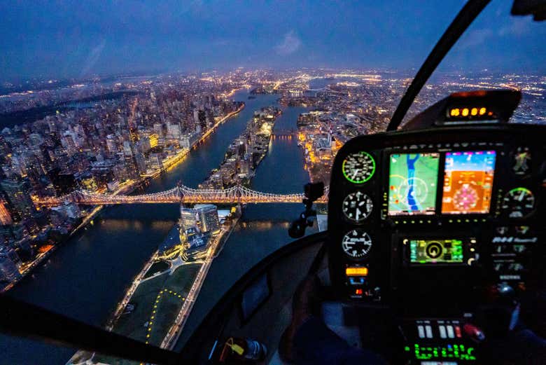 Survol de New York en hélicoptère à la tombée de la nuit