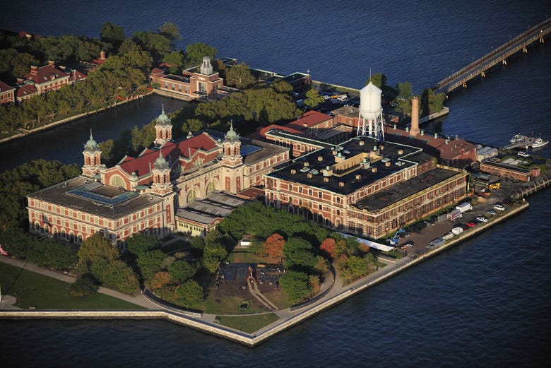 Vue aérienne sur Ellis Island
